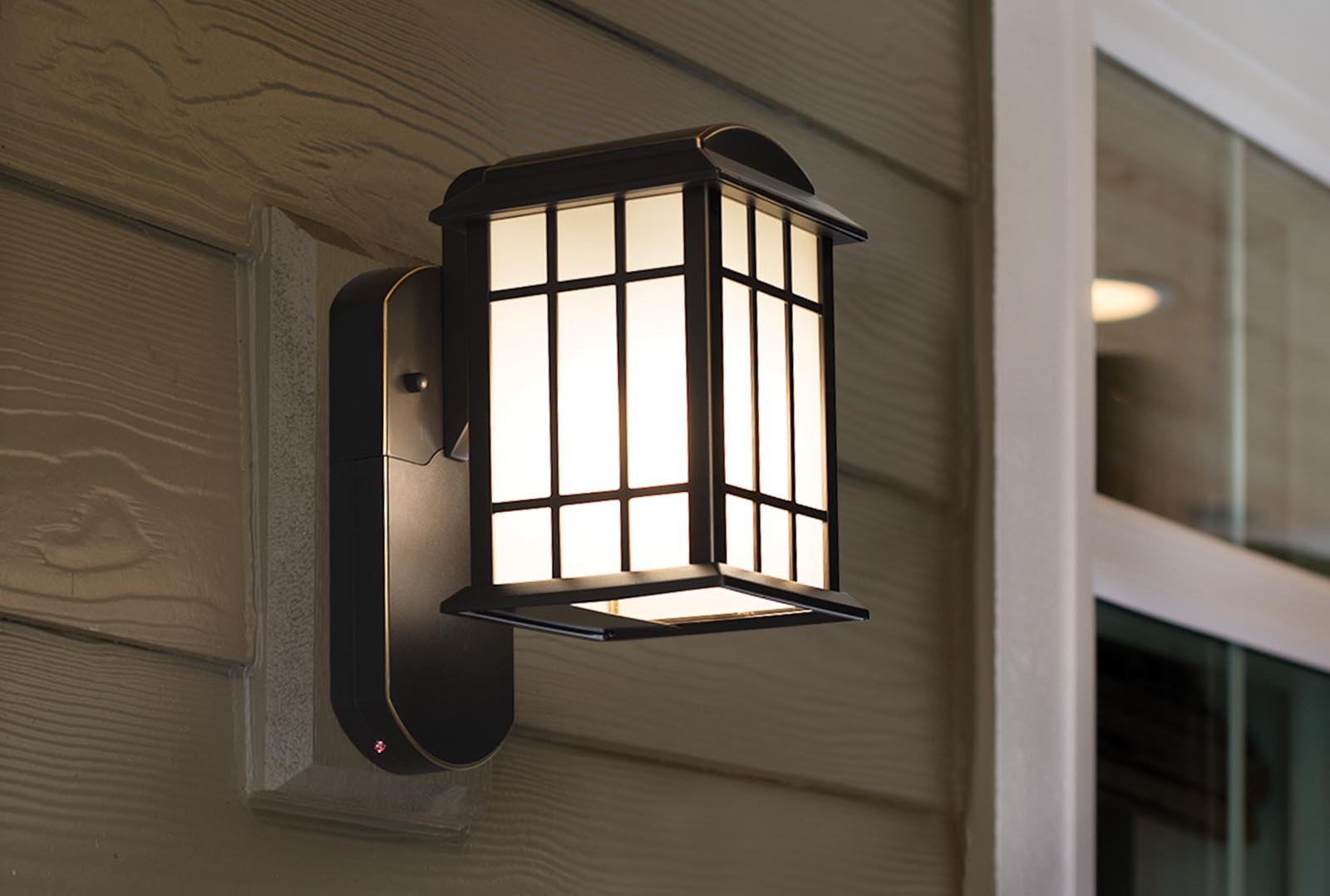 Kuna Security Maximus Video Security Camera And Outdoor Light